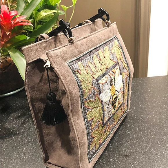 Bee Needlepoint Tote in Gray Suede Black Acrylic Handles NEW, Hand Made, Zip Top - Picture 5 of 10